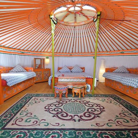 Yourte Nomade-Lodge Les Ecrennes Exterior foto