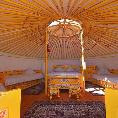 Yourte Nomade-Lodge Les Ecrennes Exterior foto