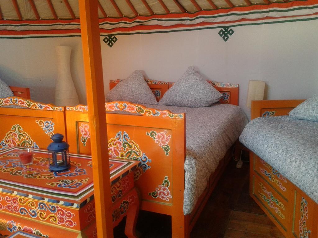 Yourte Nomade-Lodge Les Ecrennes Habitación foto