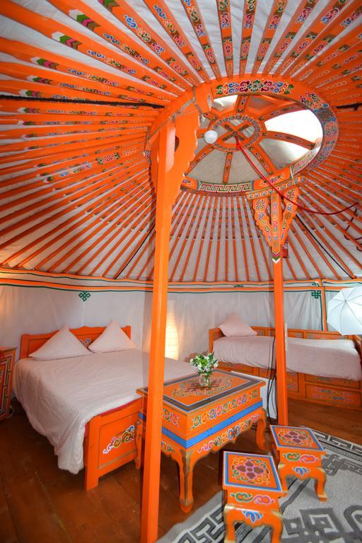 Yourte Nomade-Lodge Les Ecrennes Exterior foto