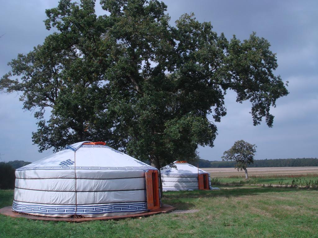 Yourte Nomade-Lodge Les Ecrennes Exterior foto